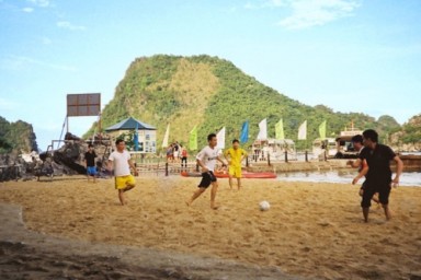 Halong Bay - Bai Tu Long bay - Cap La - Cong Do Area - Titov Island (B, L, D)